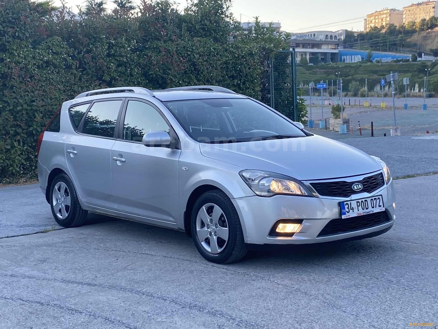 Galeriden Kia Ceed 1.6 CRDi Motion SW 2010 Model İstanbul 220.000 km Gri 2