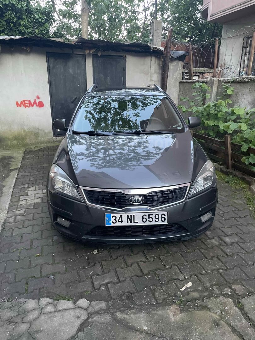 Sahibinden Kia Ceed 1.6 CRDi Cool SW 2011 Model İstanbul 237.500 km Füme 4