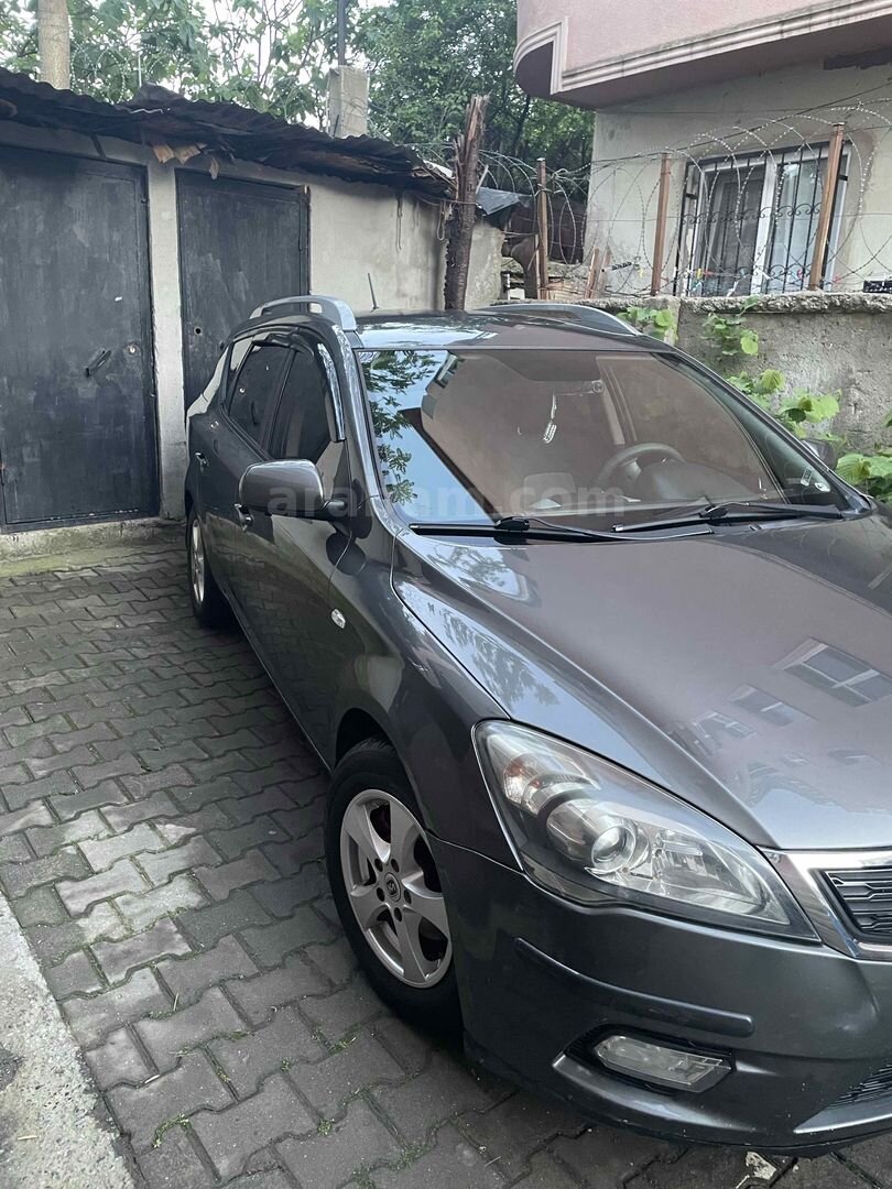 Sahibinden Kia Ceed 1.6 CRDi Cool SW 2011 Model İstanbul 237.500 km Füme 3
