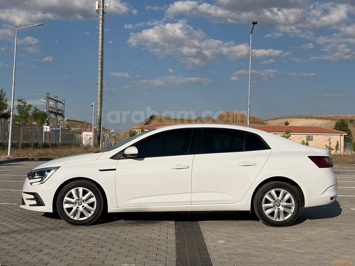 Galeriden Renault Megane 1.3 TCe Joy Comfort 2021 Model Yozgat 68.000 km Beyaz 5