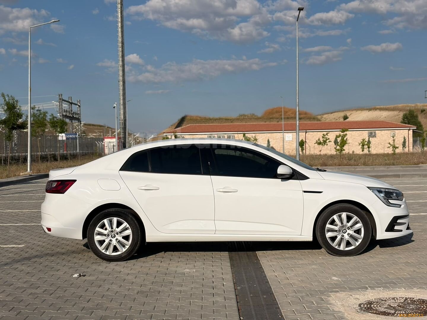 Galeriden Renault Megane 1.3 TCe Joy Comfort 2021 Model Yozgat 68.000 km Beyaz 6