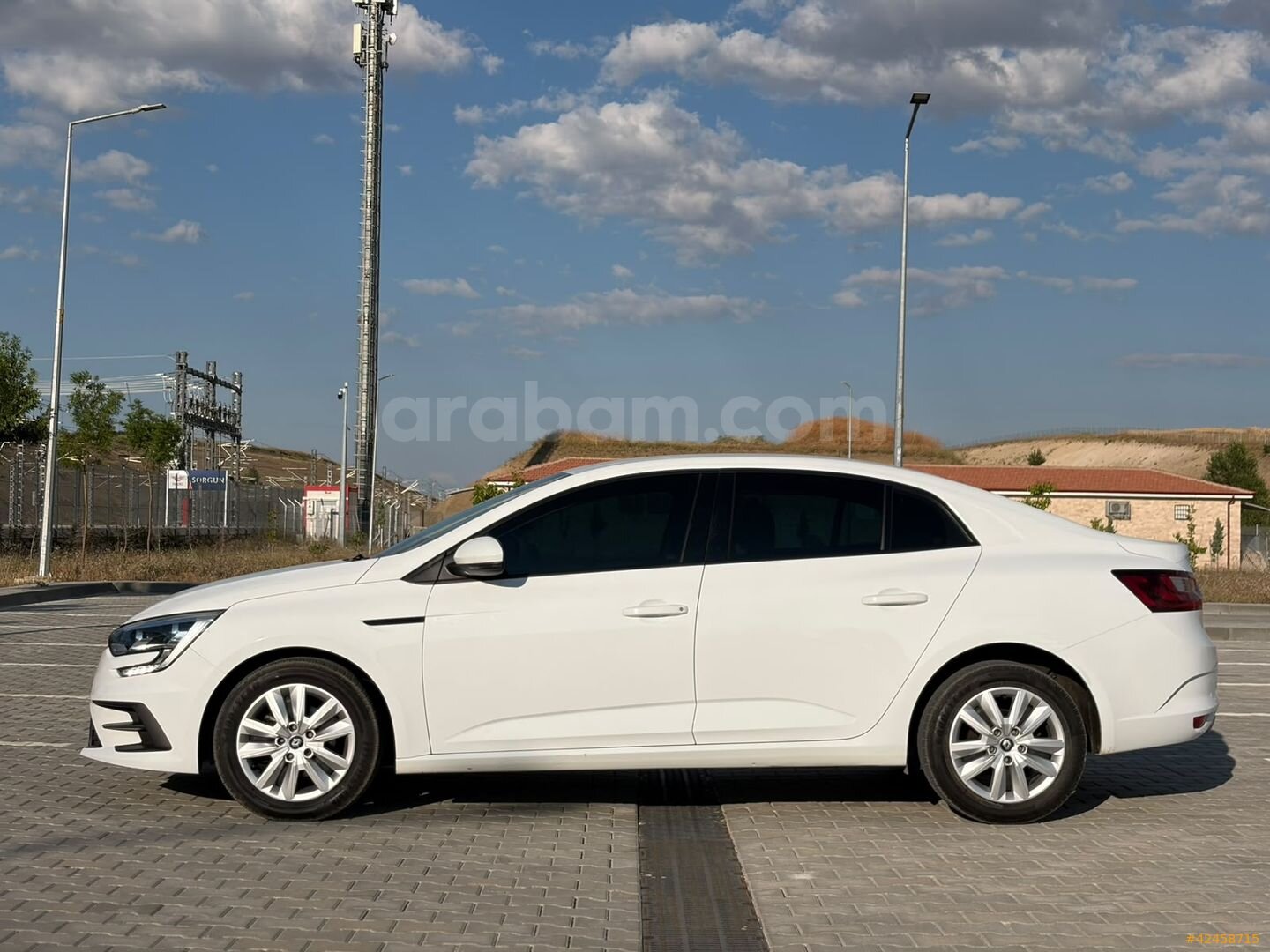 Galeriden Renault Megane 1.3 TCe Joy Comfort 2021 Model Yozgat 68.000 km Beyaz 4