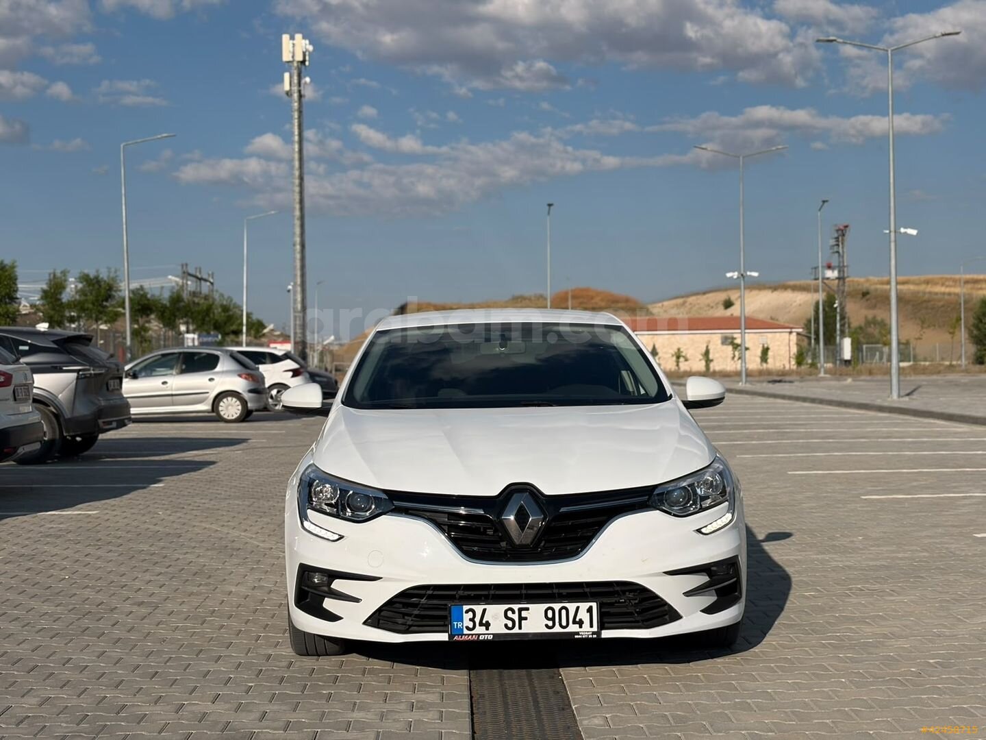 Galeriden Renault Megane 1.3 TCe Joy Comfort 2021 Model Yozgat 68.000 km Beyaz 1