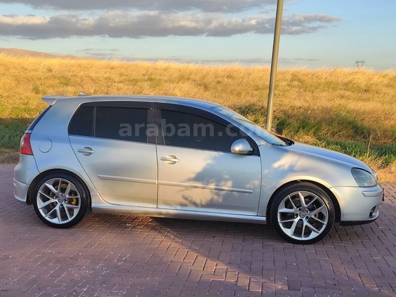 Galeriden Volkswagen Golf 1.6 Trendline 2004 Model Kırşehir 340.000 km Gri (Gümüş)
