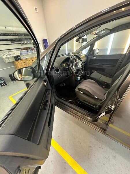 Sahibinden Mitsubishi Colt 1.3 Invite 2011 Model Kırklareli 150.000 km Kahverengi 1