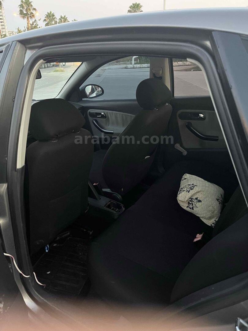 Sahibinden Seat Cordoba 1.6 Stella 2003 Model Adana 336.000 km Füme 6