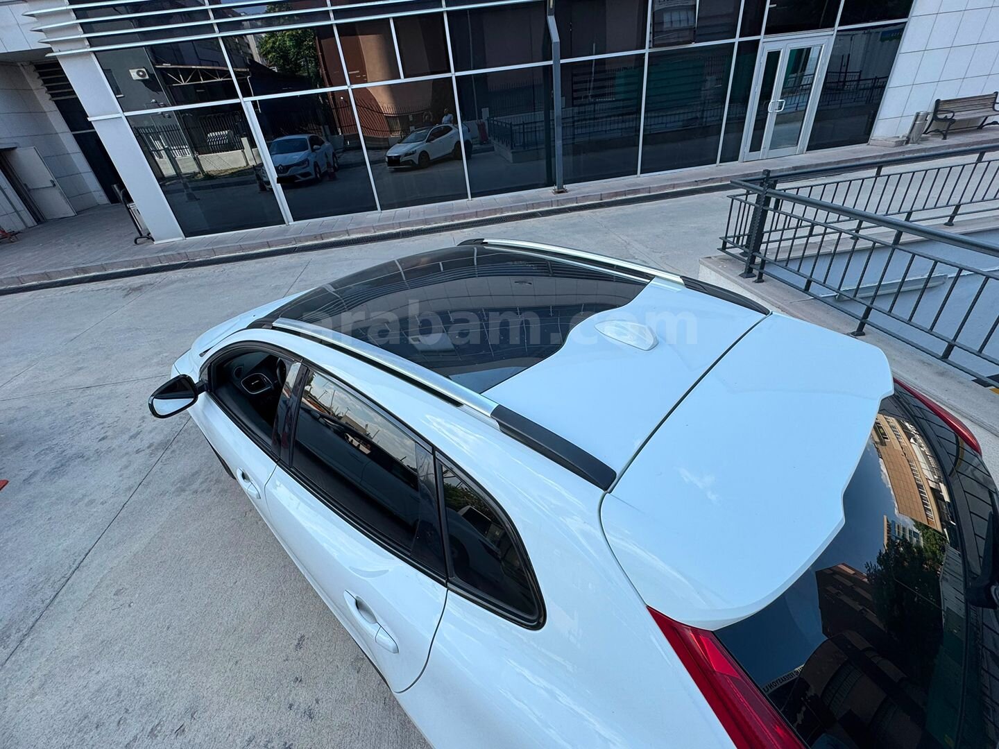 Sahibinden Volvo V40 Cross Country 1.6 D Premium 2013 Model Ankara 388.000 km Beyaz 4
