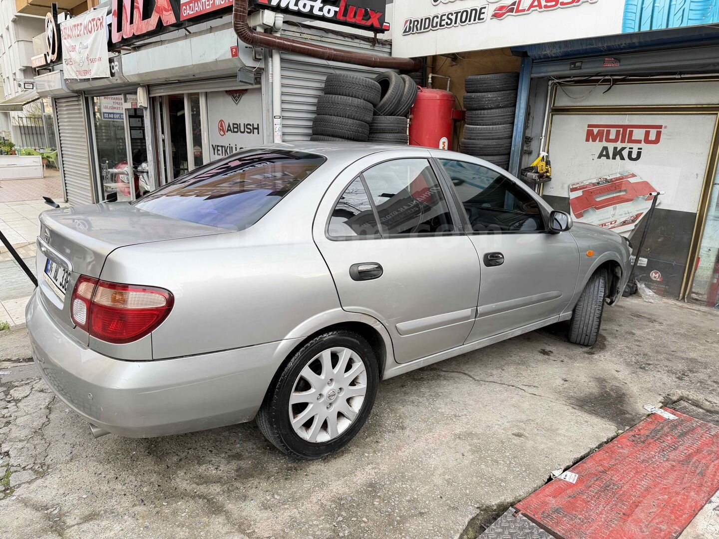 Sahibinden Nissan Almera 1.5 Tekna 2005 Model İstanbul 126.000 km Gri 3