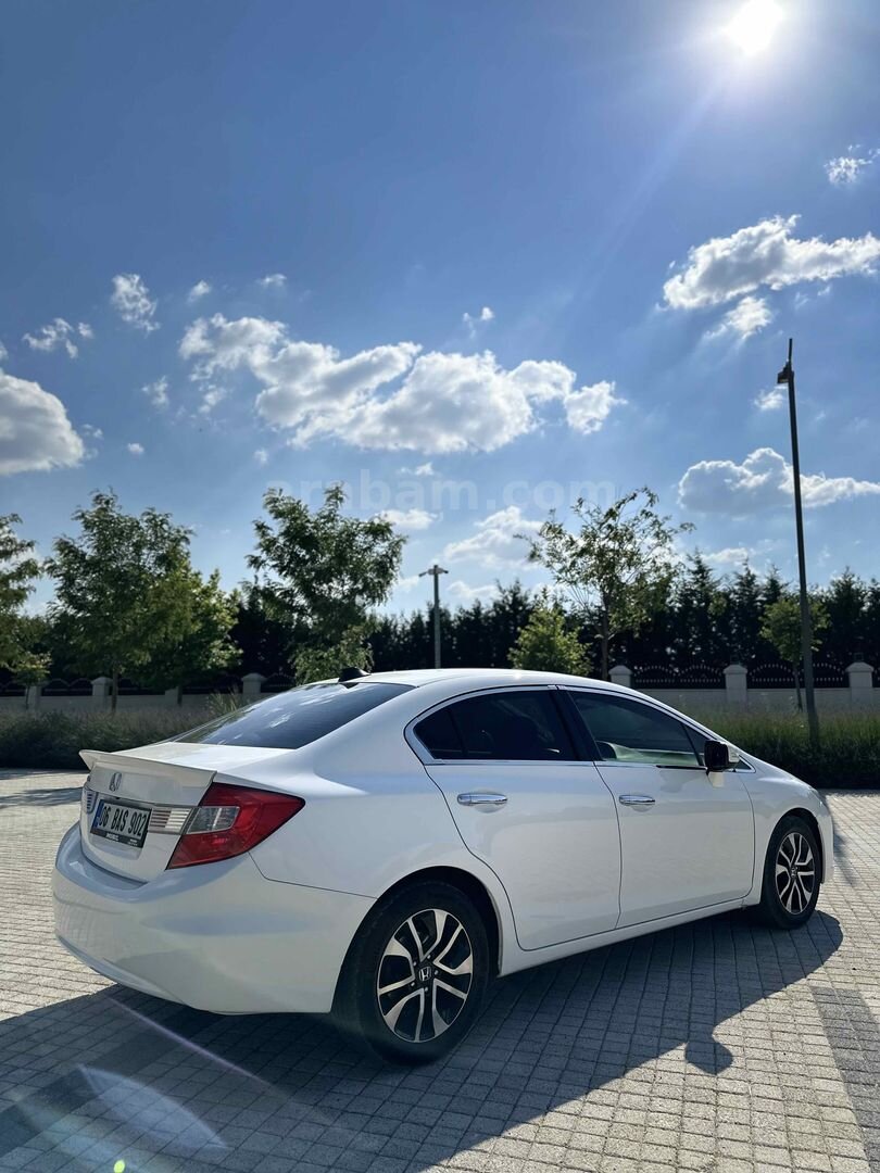 Sahibinden Honda Civic 1.6i VTEC Eco Elegance 2015 Model Eskişehir 149.000 km Beyaz 7