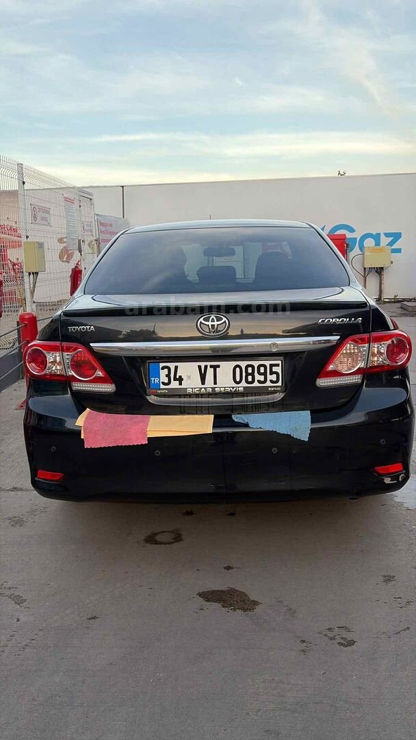 Sahibinden Toyota Corolla 1.4 D-4D Elegant 2011 Model İstanbul 178.000 km Siyah 3