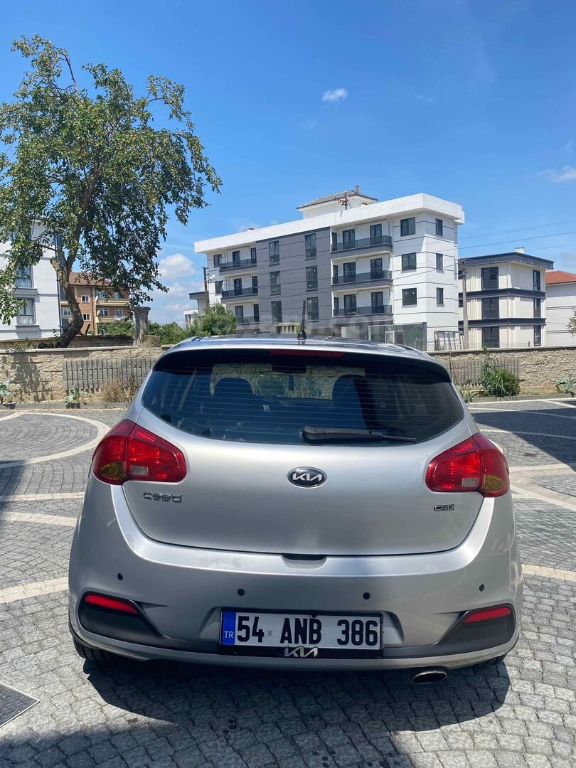 Sahibinden Kia Ceed 1.6 CRDi Concept 2012 Model Sakarya 203.000 km Gri (Gümüş) 2