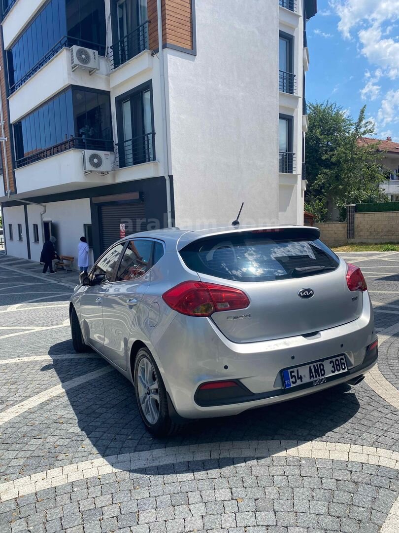 Sahibinden Kia Ceed 1.6 CRDi Concept 2012 Model Sakarya 203.000 km Gri (Gümüş) 5
