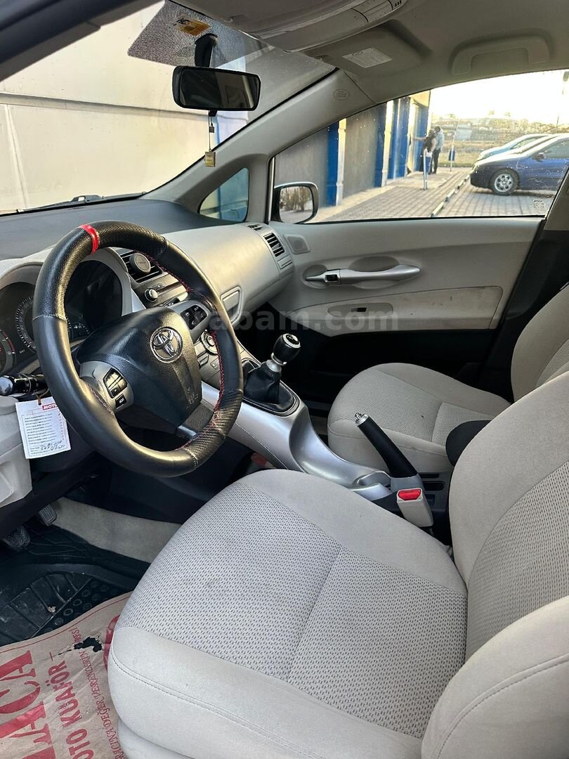 Sahibinden Toyota Auris 1.6 Comfort Extra 2012 Model Ankara 307.000 km Beyaz 7