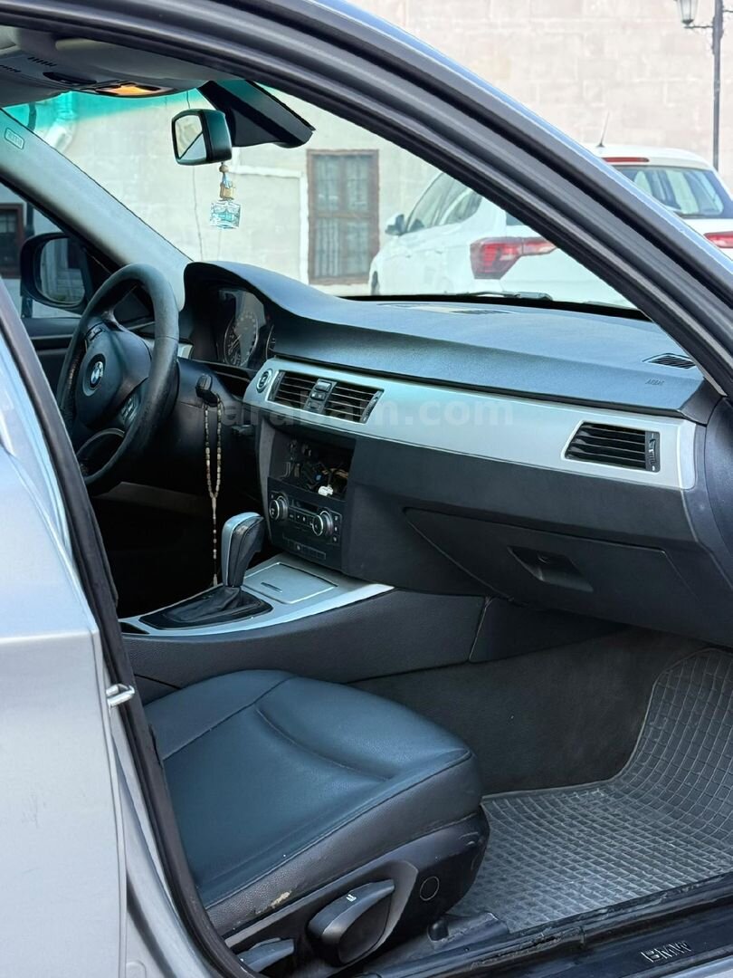 Sahibinden BMW 3 Serisi 320d M Sport 2011 Model Kayseri 445.000 km Gri (metalik) 5