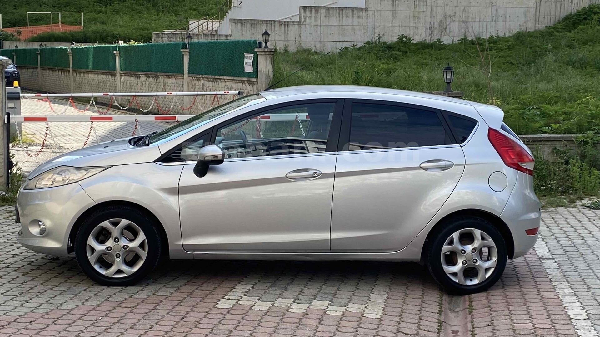Sahibinden Ford Fiesta 1.4 Titanium 2010 Model Samsun 165.000 km Gri (Gümüş) 4