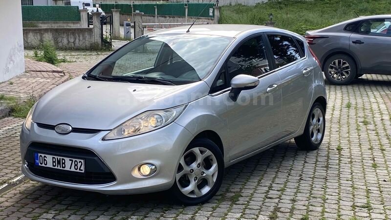 Sahibinden Ford Fiesta 1.4 Titanium 2010 Model Samsun 165.000 km Gri (Gümüş)