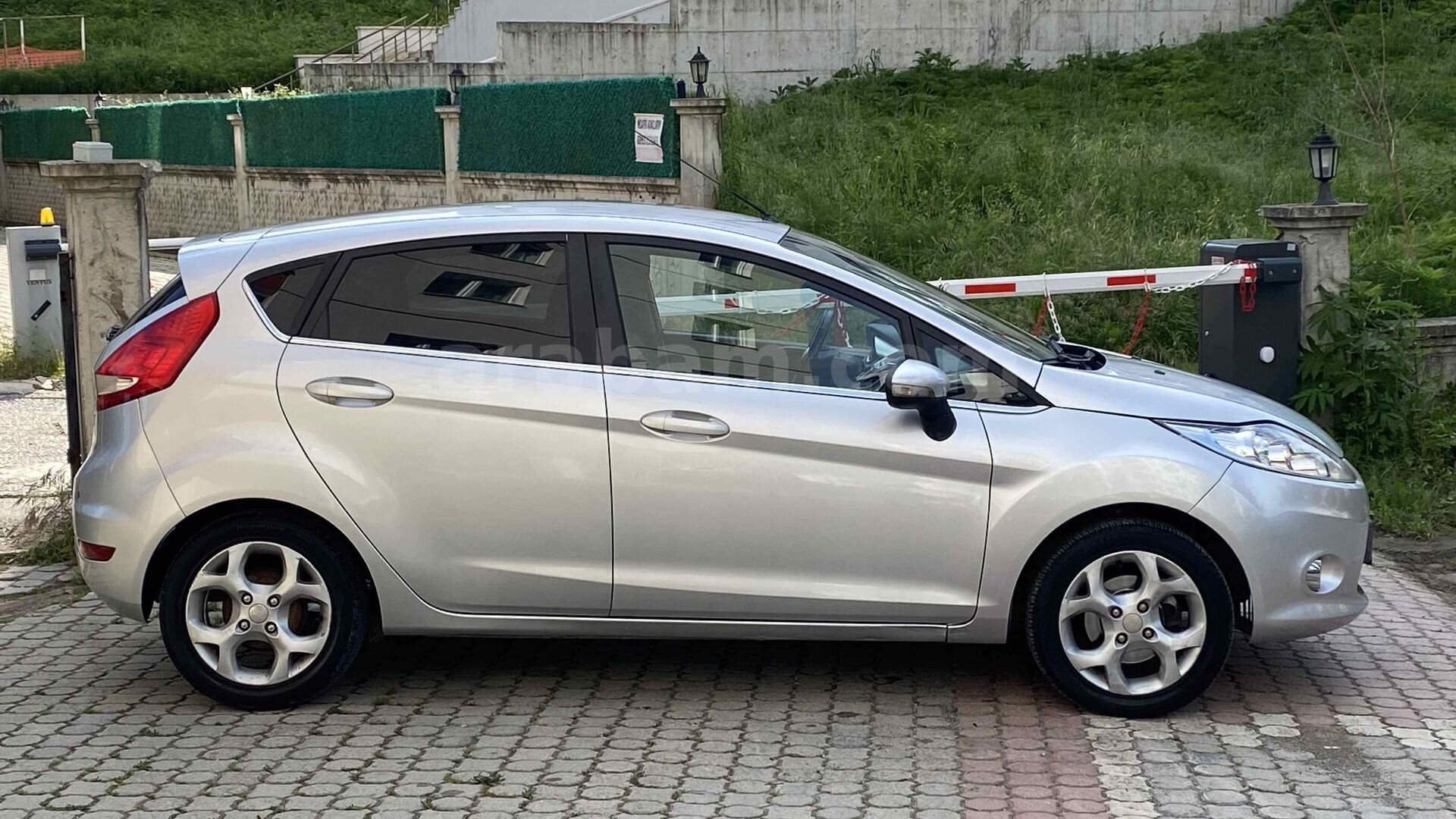 Sahibinden Ford Fiesta 1.4 Titanium 2010 Model Samsun 165.000 km Gri (Gümüş) 5