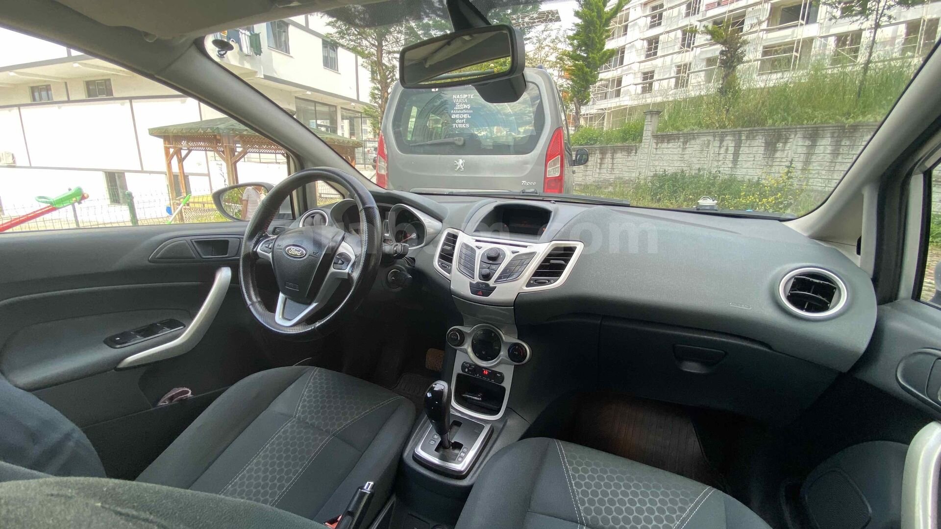 Sahibinden Ford Fiesta 1.4 Titanium 2010 Model Samsun 165.000 km Gri (Gümüş) 7