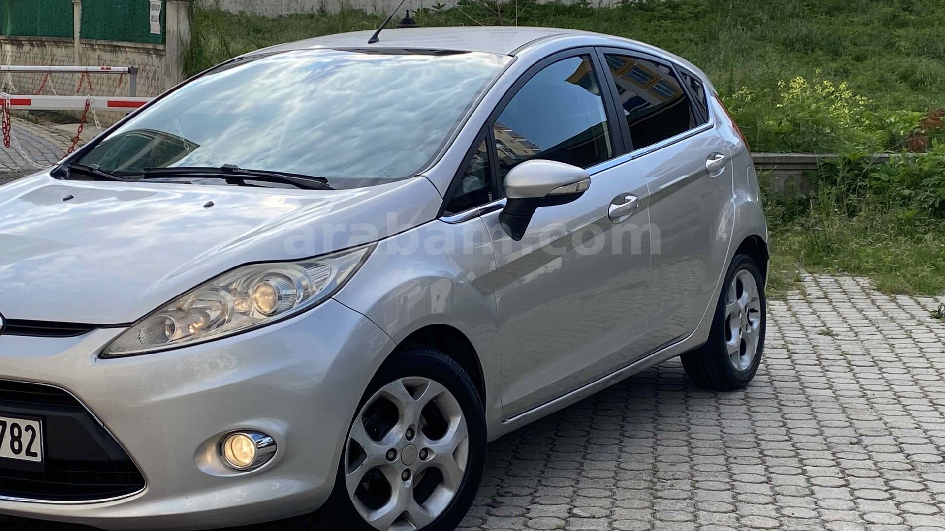 Sahibinden Ford Fiesta 1.4 Titanium 2010 Model Samsun 165.000 km Gri (Gümüş) 3