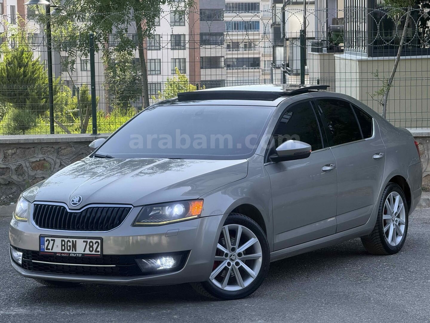 Galeriden Skoda Octavia 1.6 TDI Elegance 2013 Model Gaziantep 270.000 km Şampanya 1