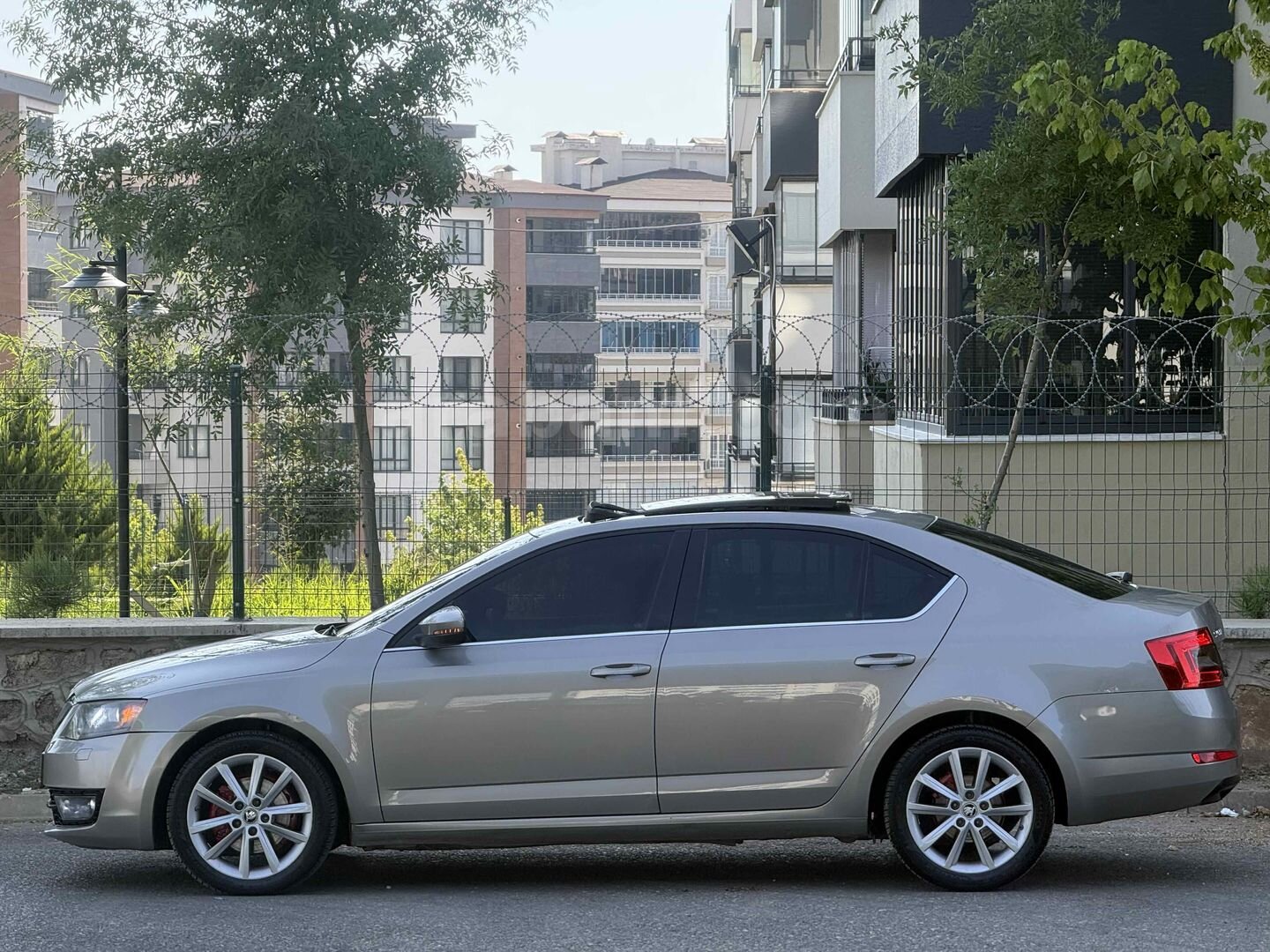 Galeriden Skoda Octavia 1.6 TDI Elegance 2013 Model Gaziantep 270.000 km Şampanya 4