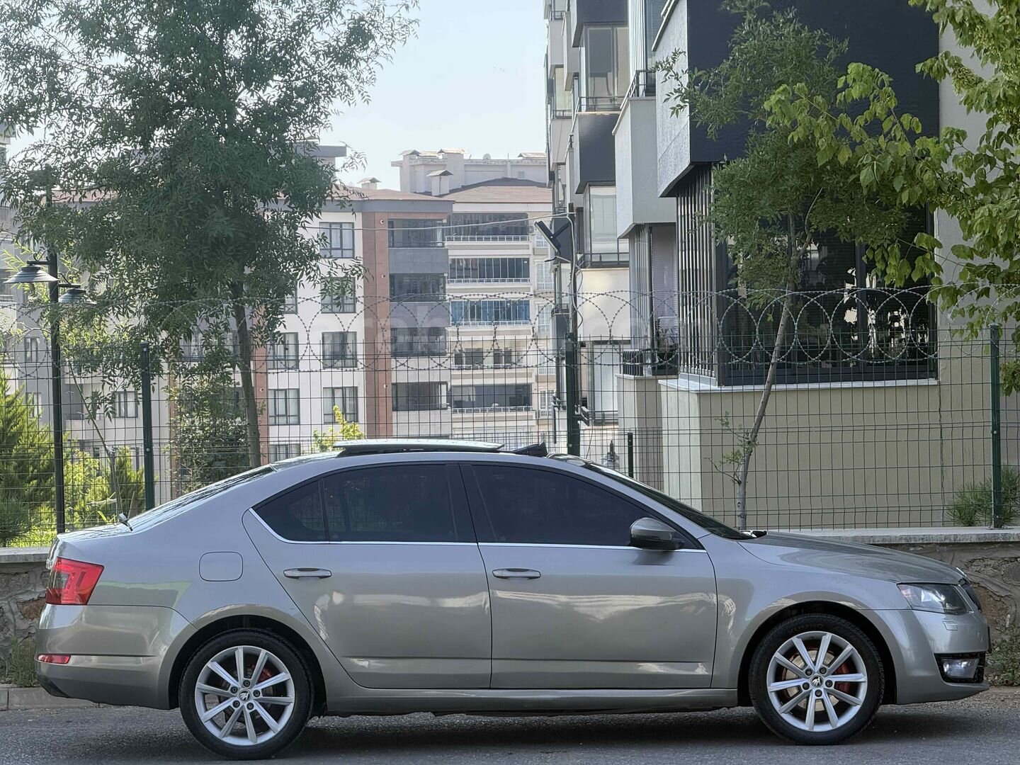 Galeriden Skoda Octavia 1.6 TDI Elegance 2013 Model Gaziantep 270.000 km Şampanya 5