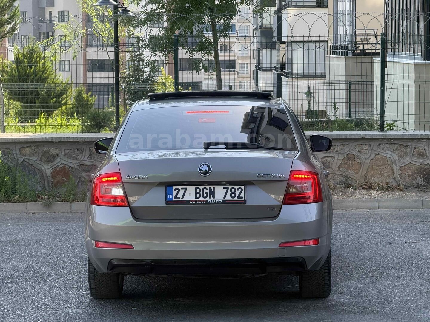 Galeriden Skoda Octavia 1.6 TDI Elegance 2013 Model Gaziantep 270.000 km Şampanya 7