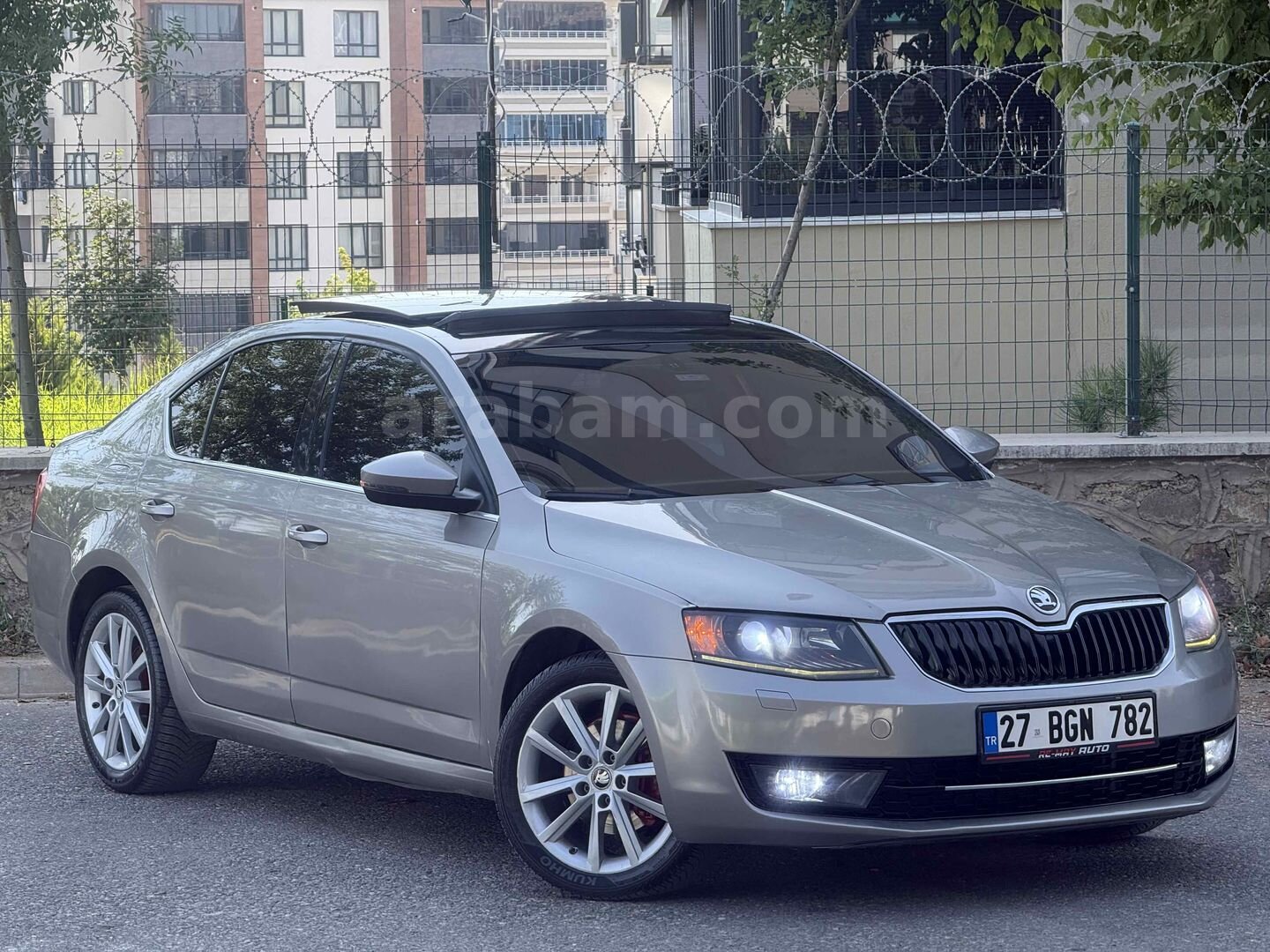 Galeriden Skoda Octavia 1.6 TDI Elegance 2013 Model Gaziantep 270.000 km Şampanya 3