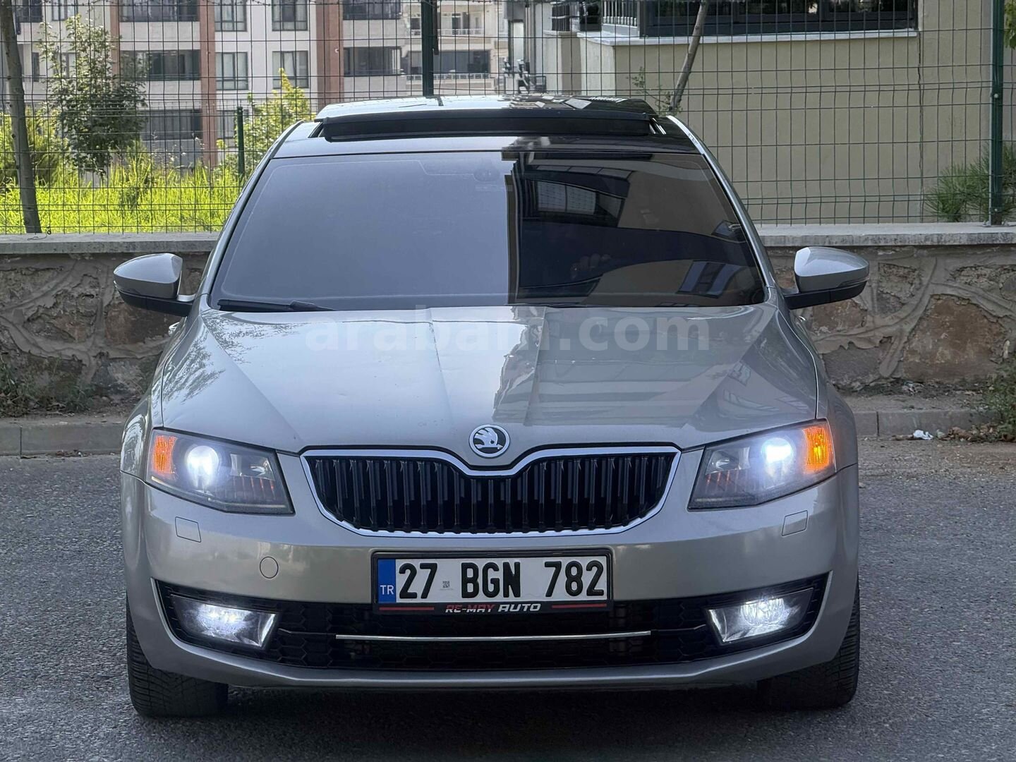 Galeriden Skoda Octavia 1.6 TDI Elegance 2013 Model Gaziantep 270.000 km Şampanya 2
