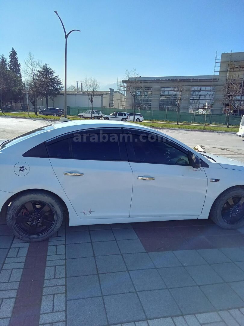 Sahibinden Chevrolet Cruze 1.6 LS 2011 Model Bursa 184.000 km Beyaz 4