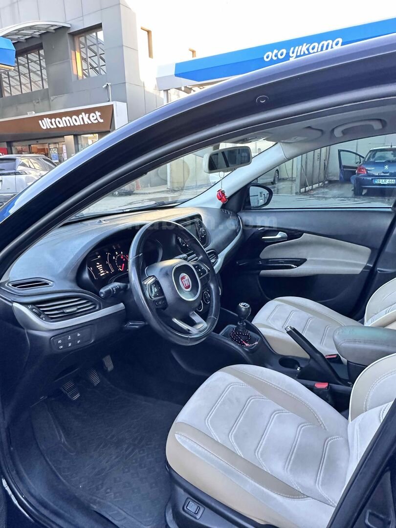 Sahibinden Fiat Egea 1.6 Multijet Lounge 2015 Model Bursa 268.000 km Siyah 4