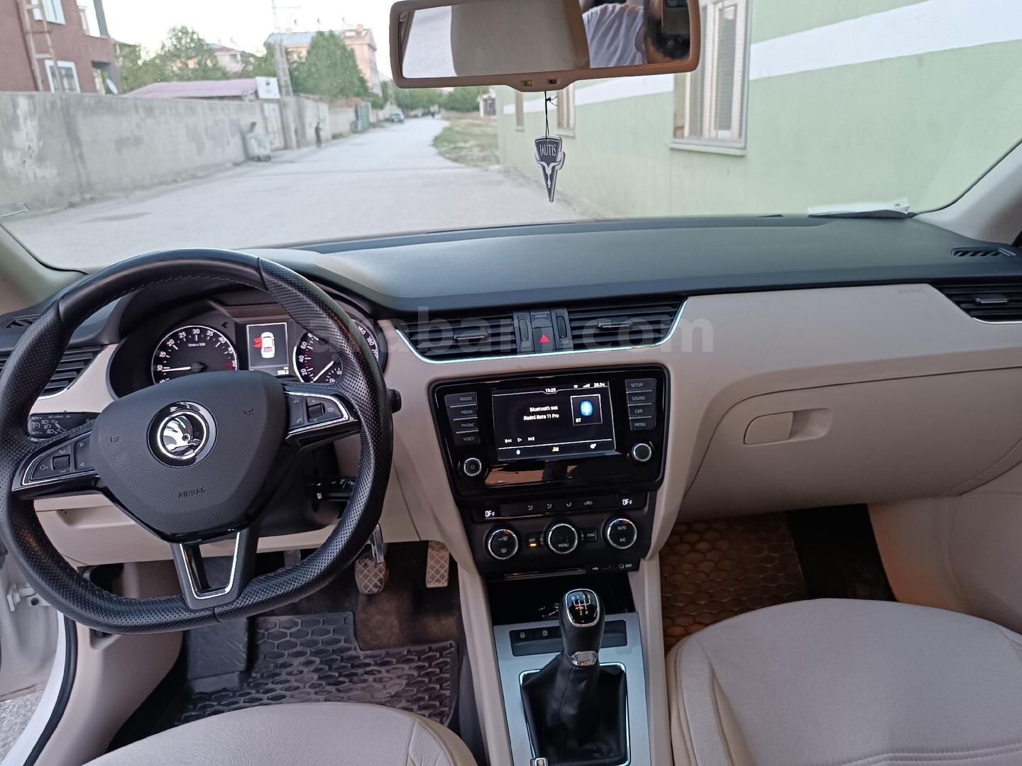 Sahibinden Skoda Octavia 1.6 TDI Style 2015 Model Van 86.000 km Beyaz 5