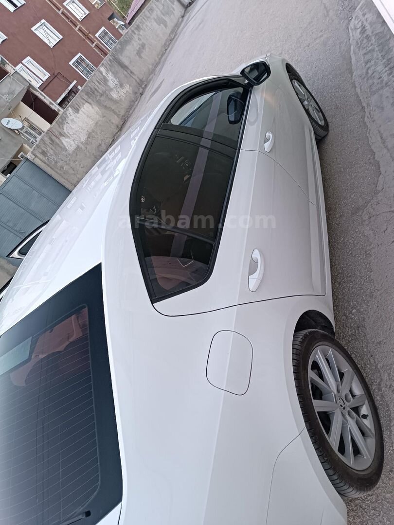 Sahibinden Skoda Octavia 1.6 TDI Style 2015 Model Van 86.000 km Beyaz 3
