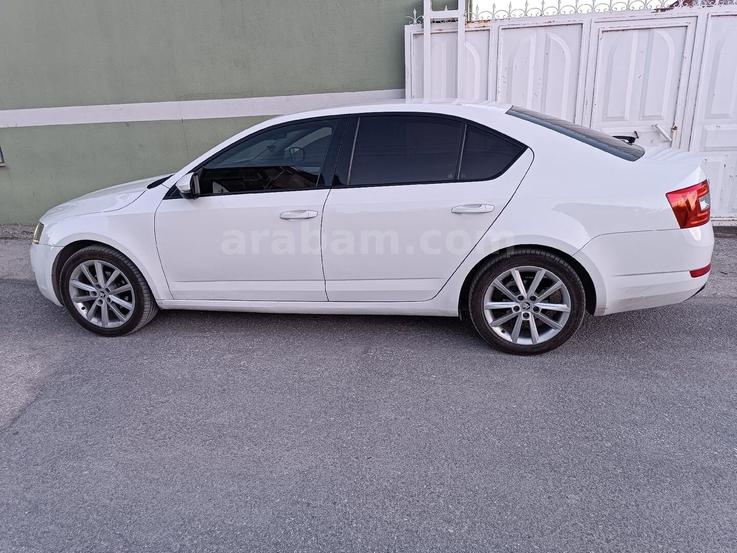 Sahibinden Skoda Octavia 1.6 TDI Style 2015 Model Van 86.000 km Beyaz 7