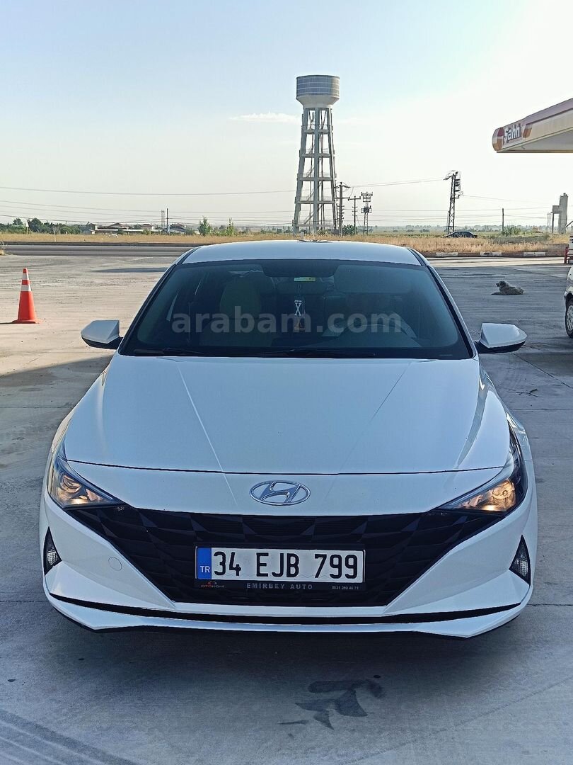 Sahibinden Hyundai Elantra 1.6 MPI Style Comfort 2021 Model Yozgat 124.400 km Beyaz 6