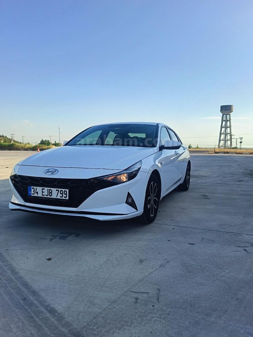 Sahibinden Hyundai Elantra 1.6 MPI Style Comfort 2021 Model Yozgat 124.400 km Beyaz 2