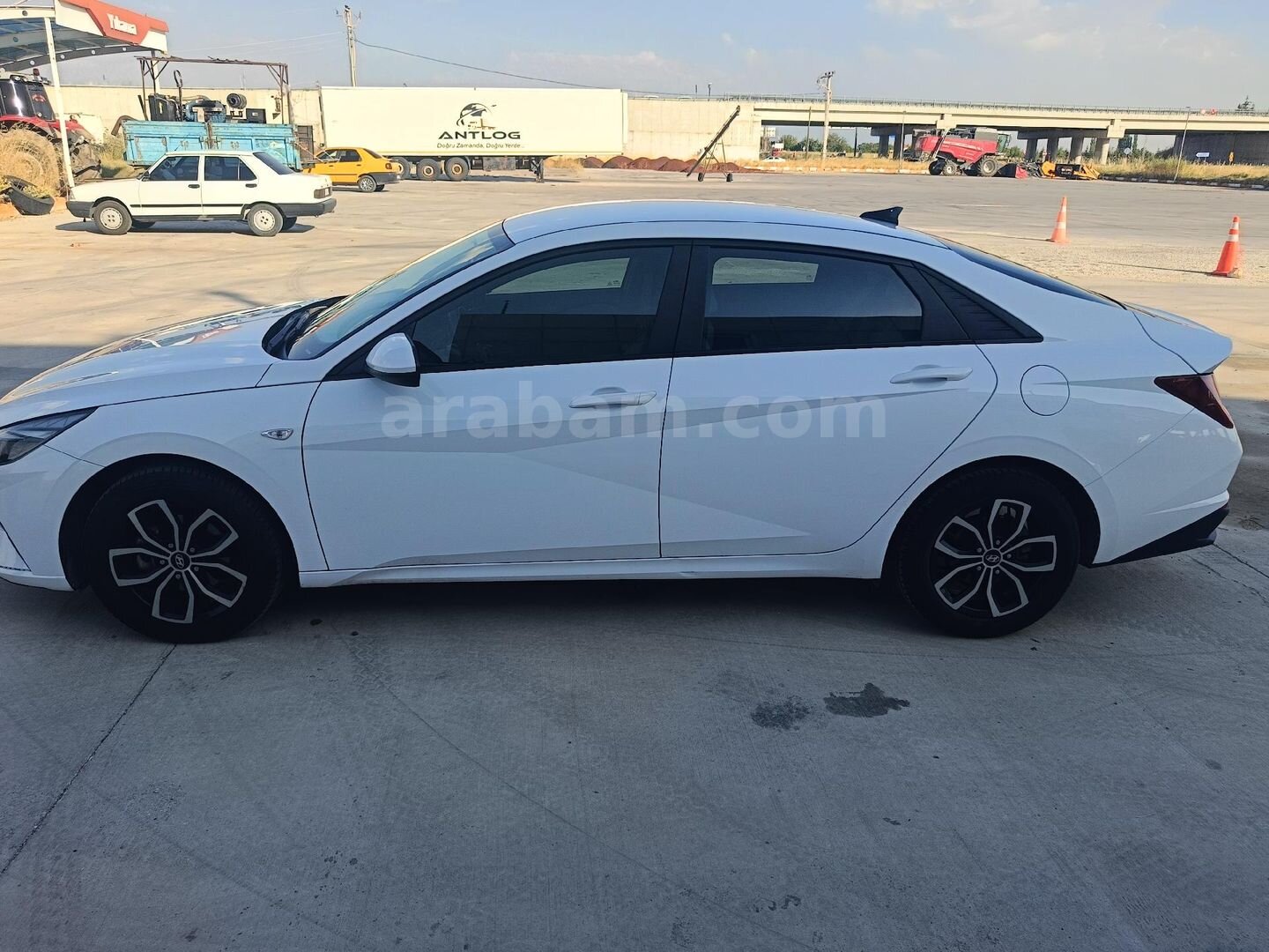 Sahibinden Hyundai Elantra 1.6 MPI Style Comfort 2021 Model Yozgat 124.400 km Beyaz 7