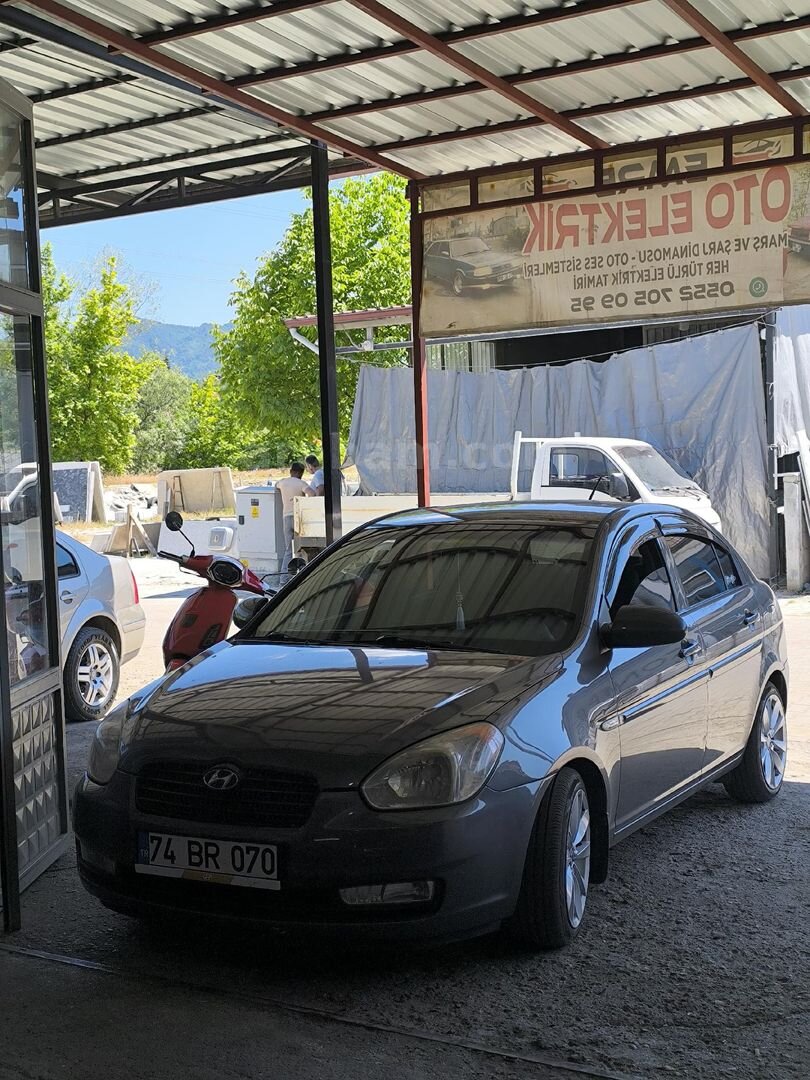 Sahibinden Hyundai Accent Era 1.4 Select 2006 Model Bartın 211.000 km Gri (titanyum) 5