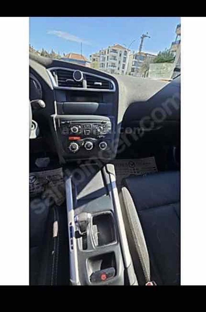 Sahibinden Citroen C4 1.6 e-HDi Confort 2012 Model İstanbul 269.000 km Beyaz 7
