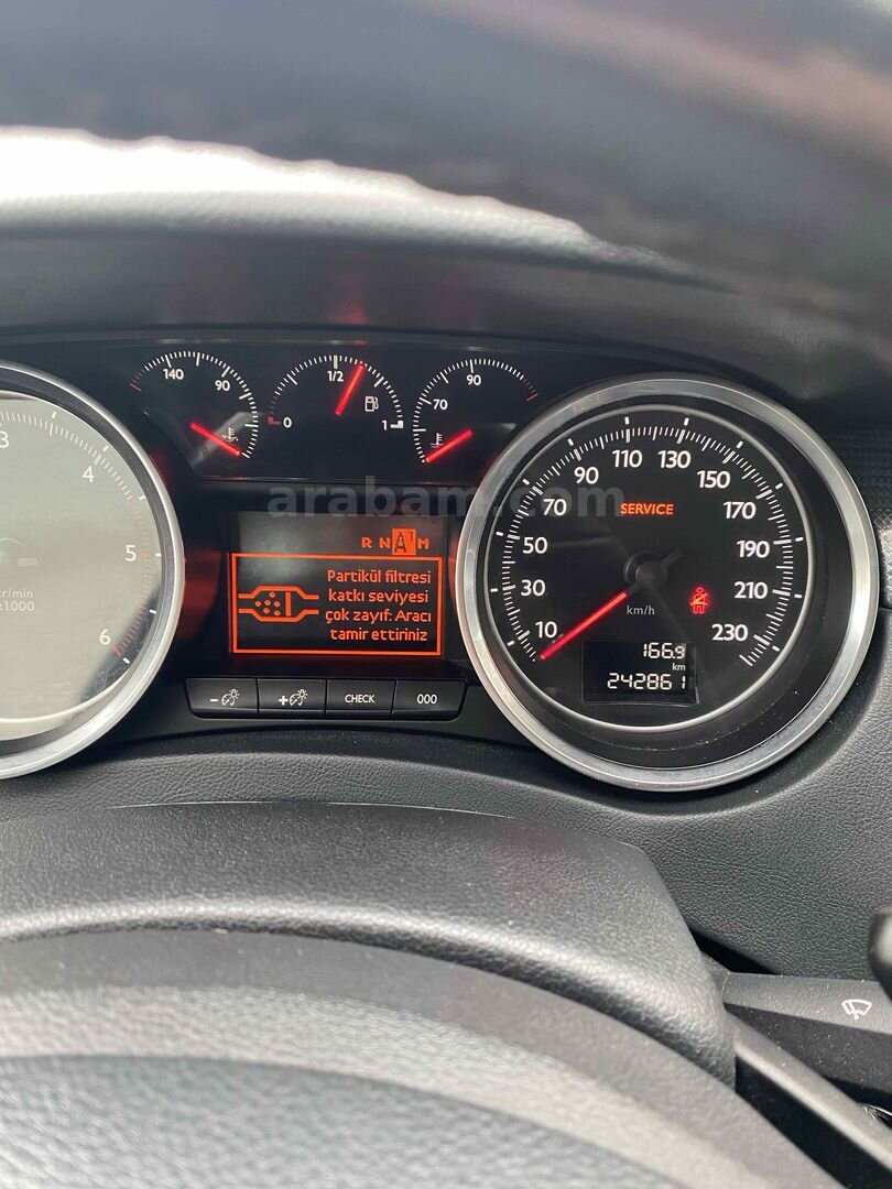 Sahibinden Citroen C4 1.6 e-HDi Confort 2012 Model İstanbul 269.000 km Beyaz 5