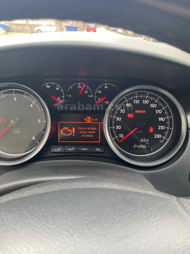 Sahibinden Citroen C4 1.6 e-HDi Confort 2012 Model İstanbul 269.000 km Beyaz 6