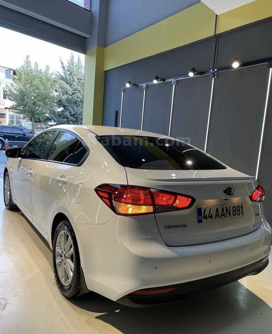 Sahibinden Kia Cerato 1.6 CRDi Concept Techno 2017 Model Malatya 62.000 km Beyaz 5