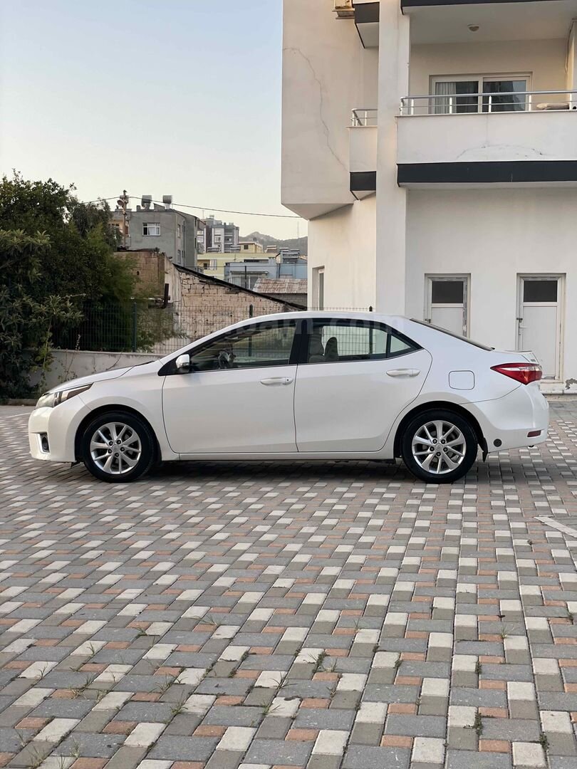 Sahibinden Toyota Corolla 1.6 Advance 2014 Model Adana 187.000 km Beyaz 4