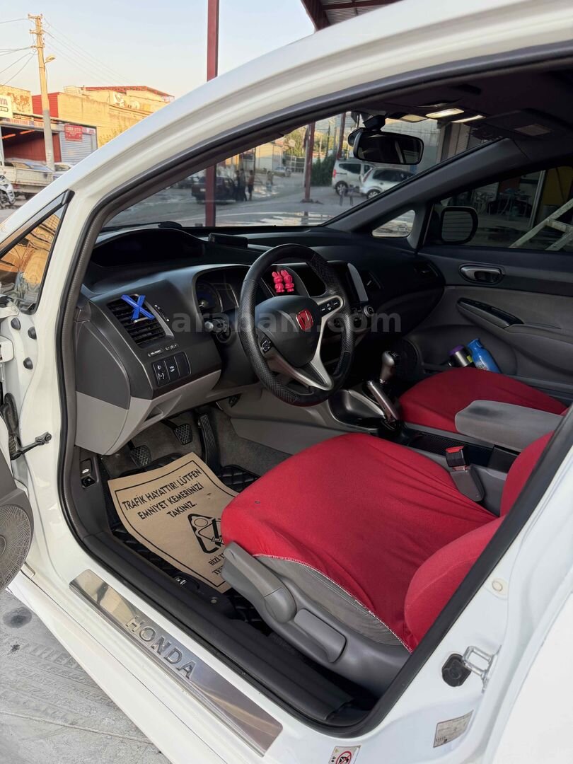 Sahibinden Honda Civic 1.6i VTEC Elegance 2009 Model Manisa 257.000 km Beyaz 5