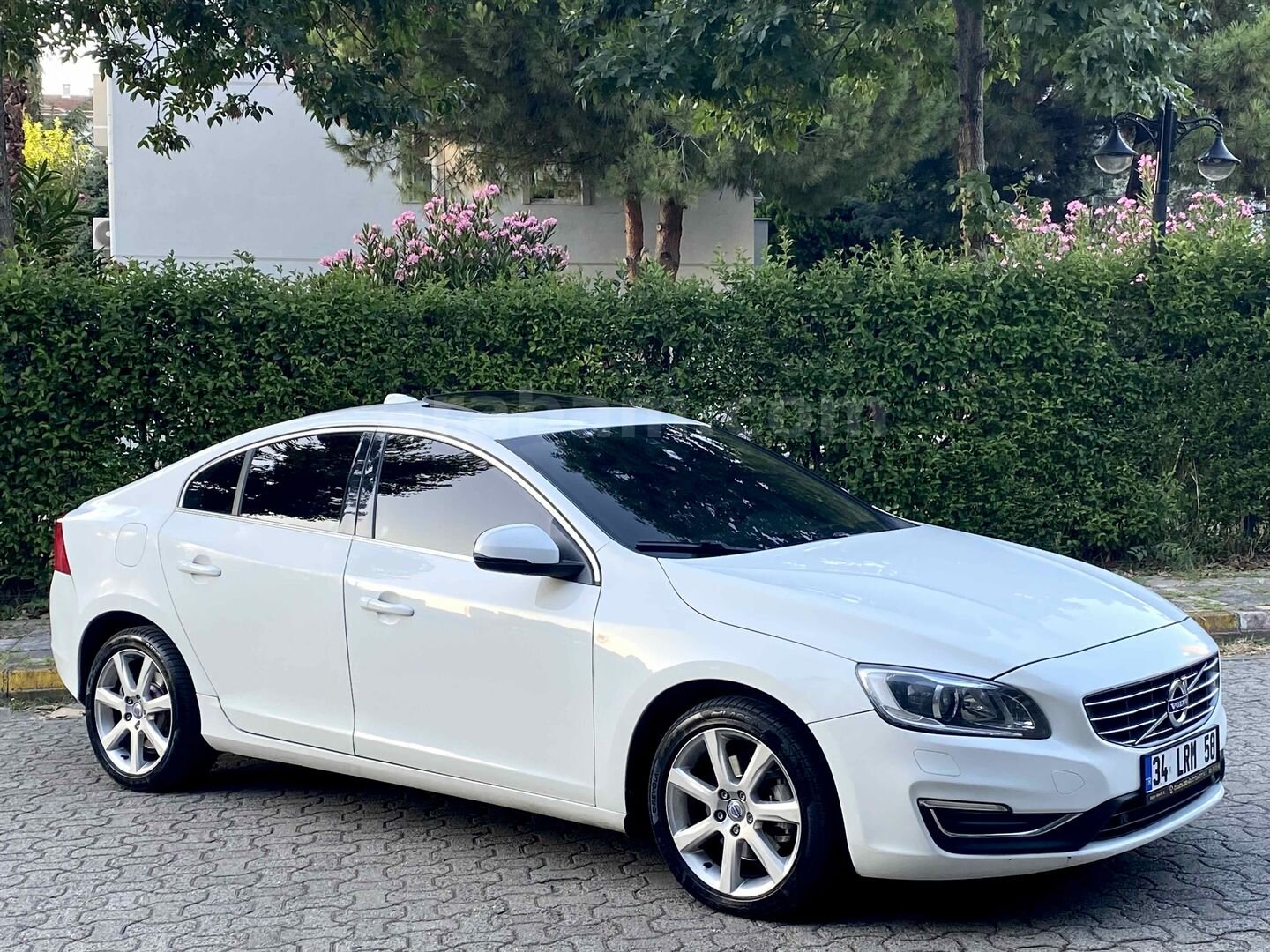 Galeriden Volvo S60 2.0 D Advance 2016 Model İstanbul 320.000 km Beyaz 2