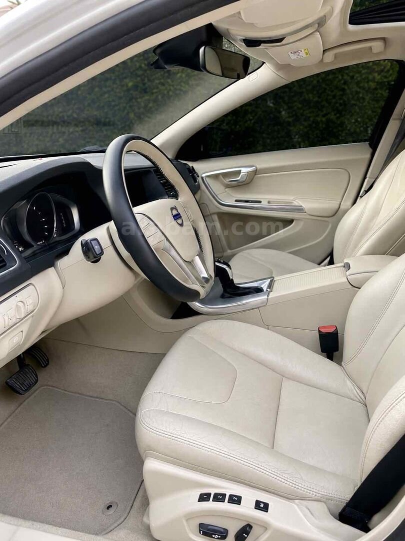 Galeriden Volvo S60 2.0 D Advance 2016 Model İstanbul 320.000 km Beyaz 6