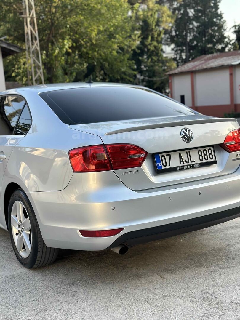 Sahibinden Volkswagen Jetta 1.6 TDi Comfortline 2014 Model Osmaniye 214.000 km Gri 7