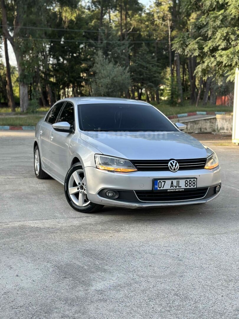 Sahibinden Volkswagen Jetta 1.6 TDi Comfortline 2014 Model Osmaniye 214.000 km Gri 4