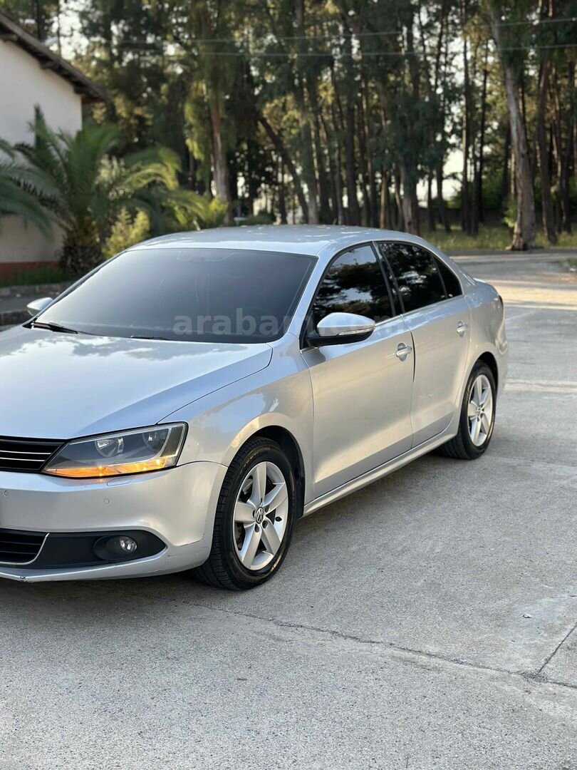 Sahibinden Volkswagen Jetta 1.6 TDi Comfortline 2014 Model Osmaniye 214.000 km Gri 6