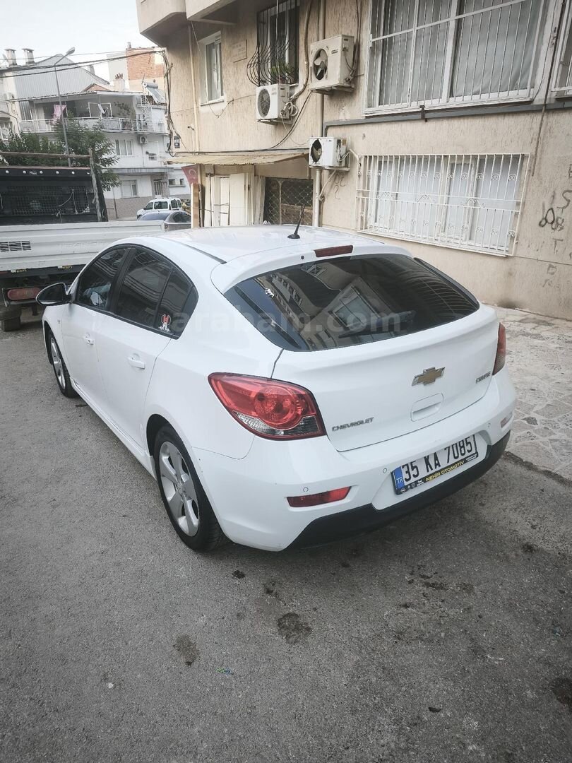 Sahibinden Chevrolet Cruze 1.6 WTCC Edition 2012 Model İzmir 155.500 km Beyaz 4